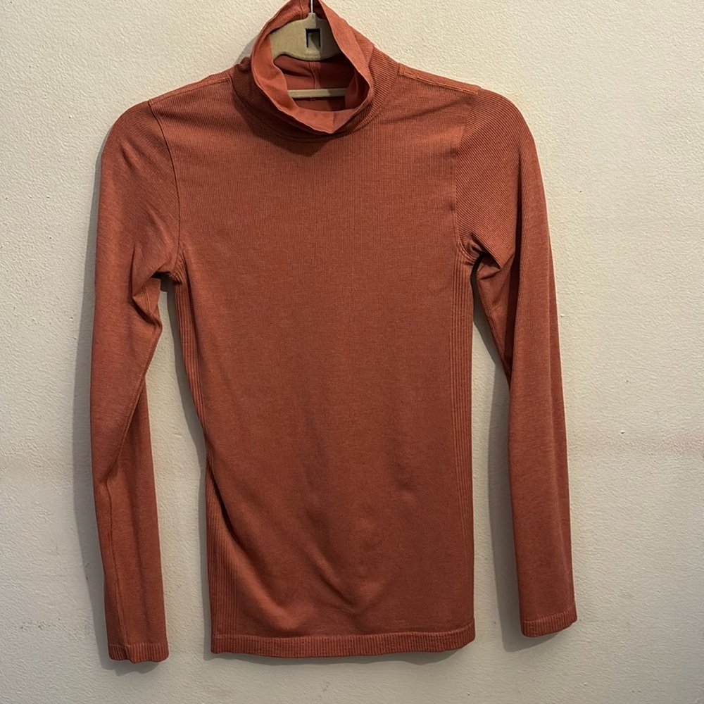 Lululemon Yin Vibes Turtleneck